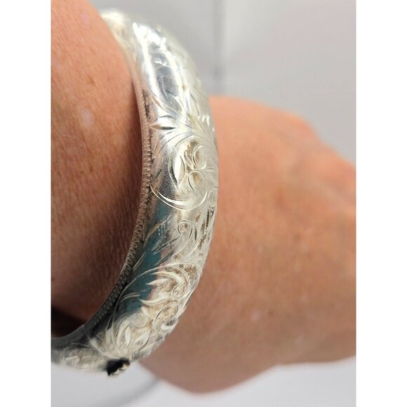 Antique Sterling Silver Bracelet Victorian Bangle Hinged Etched Oval Bracelet - Picture 2 of 8